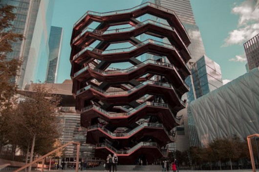 Vista  del Vessel di New York, un'opera architettonica unica nel suo genere.